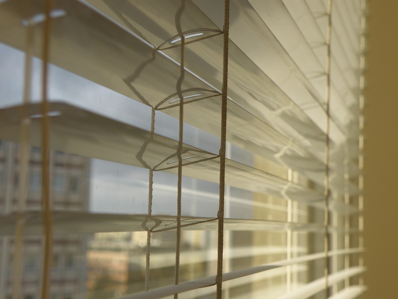 venetian blind, window, blinds-930187.jpg