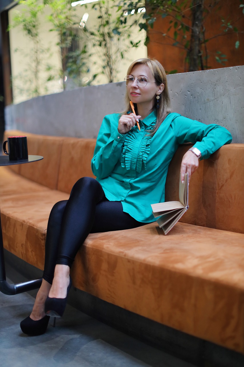 woman, business, glasses-7922045.jpg